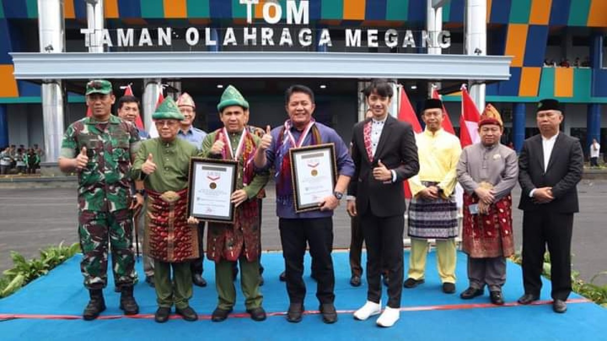 Pecahkan Rekor MURI Dengan Tanjak Terbesar, Pemkot Lubuklinggau Dapat Bonus Rp 37 Miliar dari Gubernur
