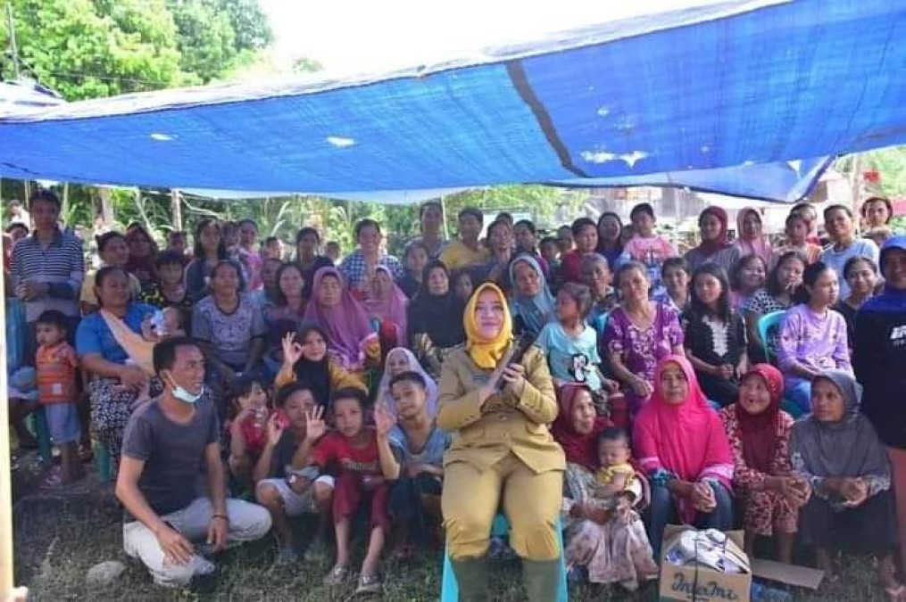 Bupati Musi Rawas Salurkan Bantuan Kepada Korban Banjir di Desa Pelawe