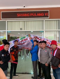 Unras Tolak UU Cipta Kerja Tak Digubris DPRD, Mahasiwa Orasi Dengan Rasa Kecewa