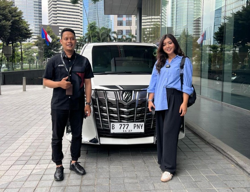 Polisi Cegat Alphard Selebgram Pratiwi Novianti di Tol Pemalang