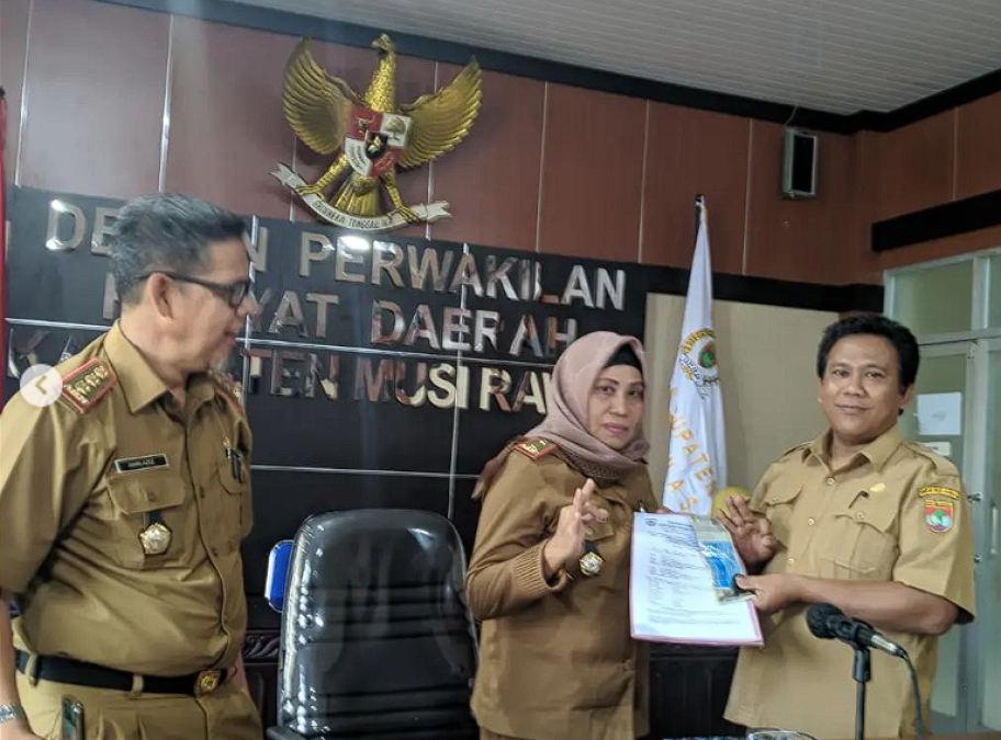 Selamat Menjalankan Tugas kepada Plt Sekwan Hj Rati Indah Plt Kassubag Rumah Tangga Meidianto