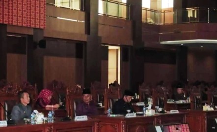Rapat Banggar Penandatanganan Nota Kesepakatan RAPBD 2025