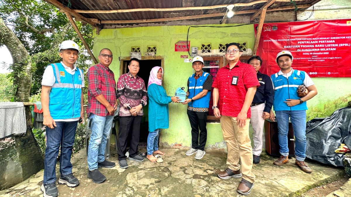 PLN UID S2JB Wujudkan Keadilan Energi, Serahkan Bantuan Pasang Baru Listrik untuk Masyarakat Lubuk Linggau*