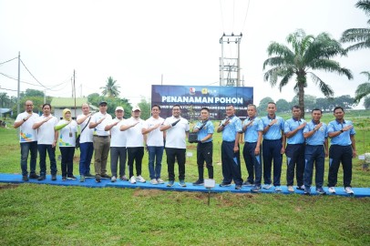 Dukung Pelestarian Lingkungan, PLN UID S2JB dan TNI AU Lanud Sri Mulyono Herlambang Tanam Pohon dan Tebar Bibit Ikan