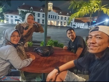 Pesona Romantis Kota Tua di Bawah Cahaya Lampu Malam