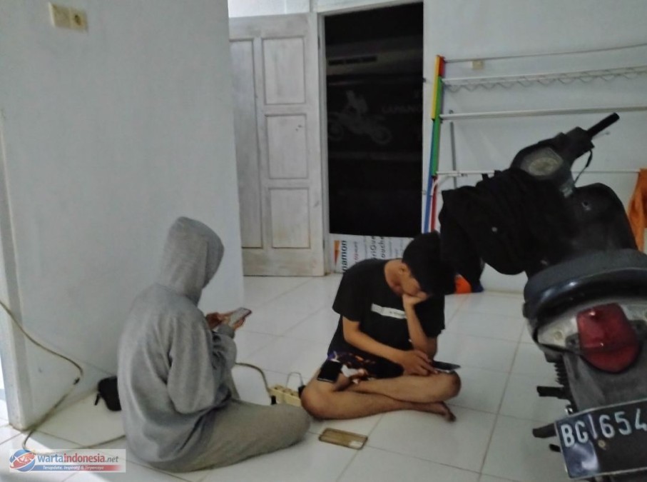 Sabtu Malam Heboh, Duda dan Gadis Digerebek Warga di Griya Fatmawati